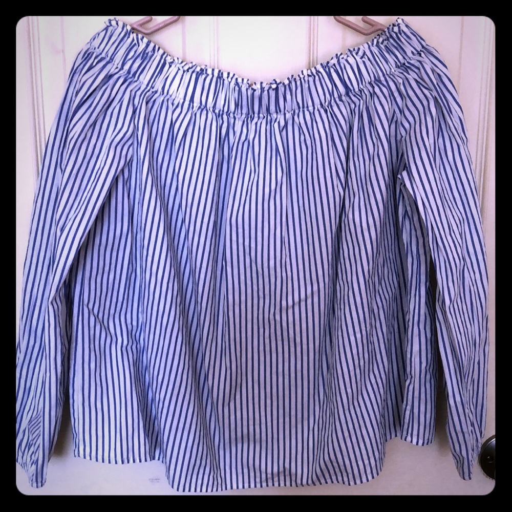Brand new Gap top